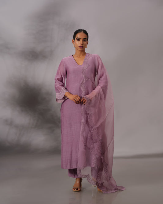 Model wearing the Mauve Slitted Malai Chanderi Set by Kpret by Kalakaari