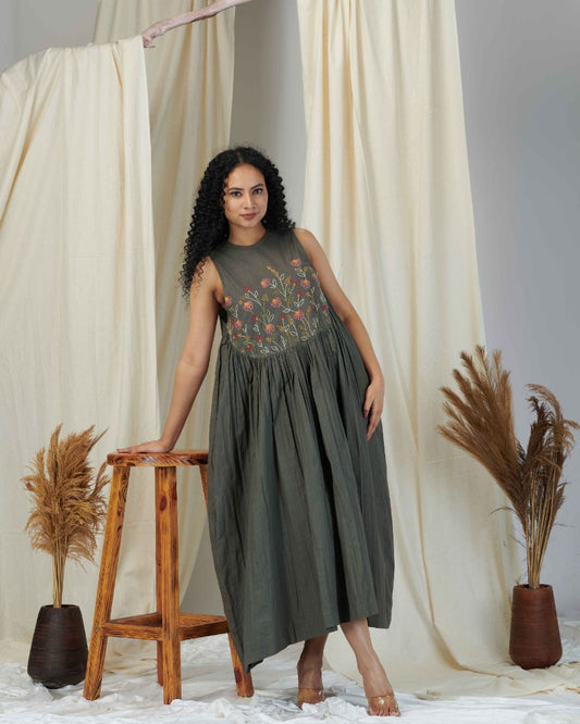 DRESS IN OLIVE GREEN SHADE