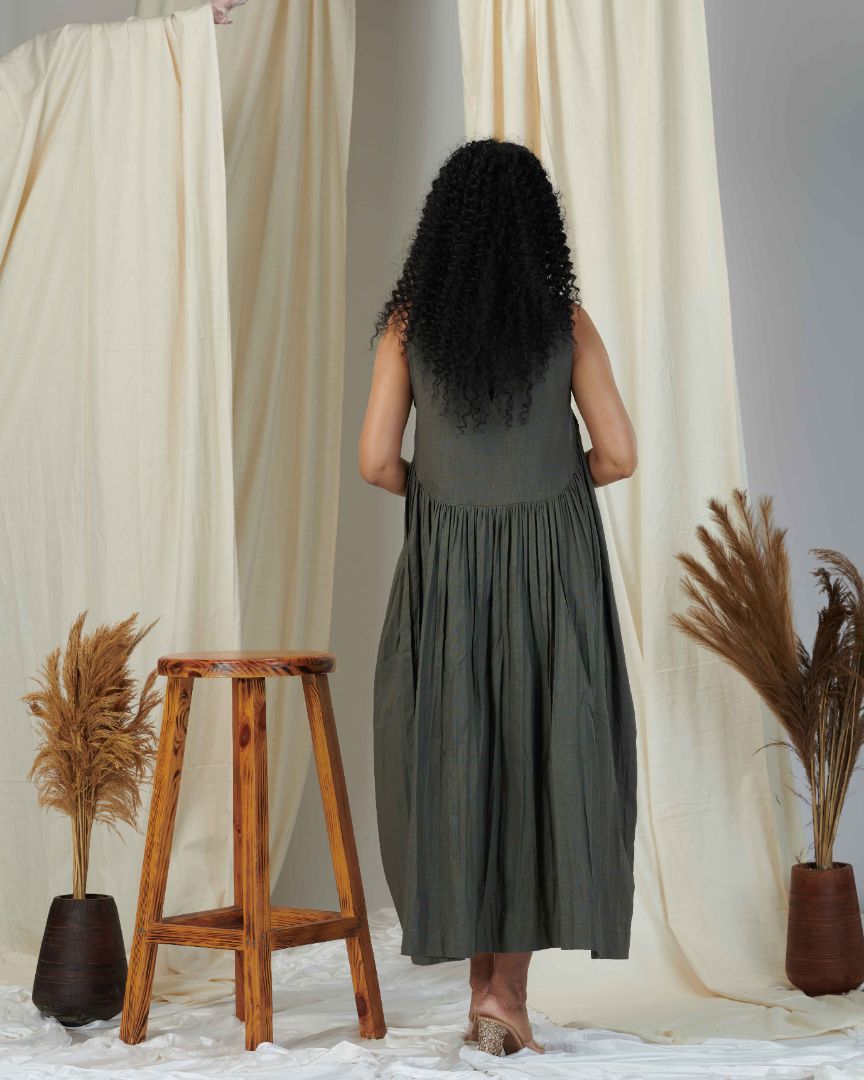 DRESS IN OLIVE GREEN SHADE