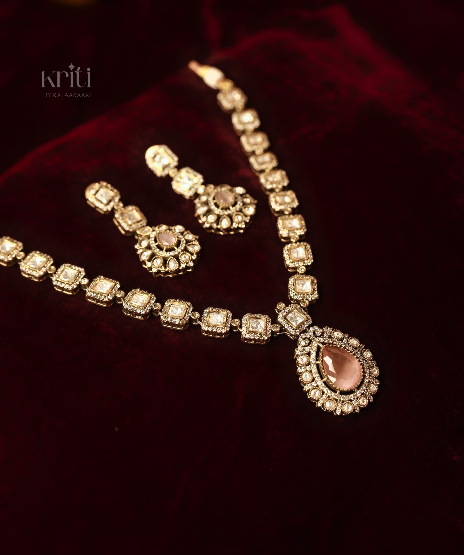Rose Noor Pendant Set