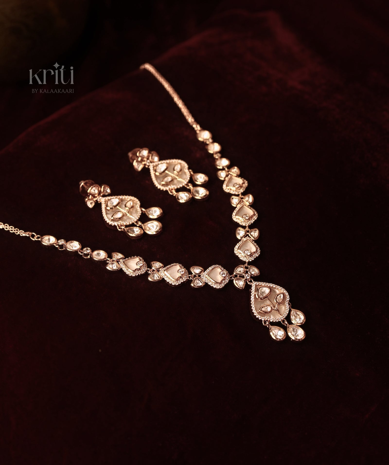 Aarini Polki Pendant Set