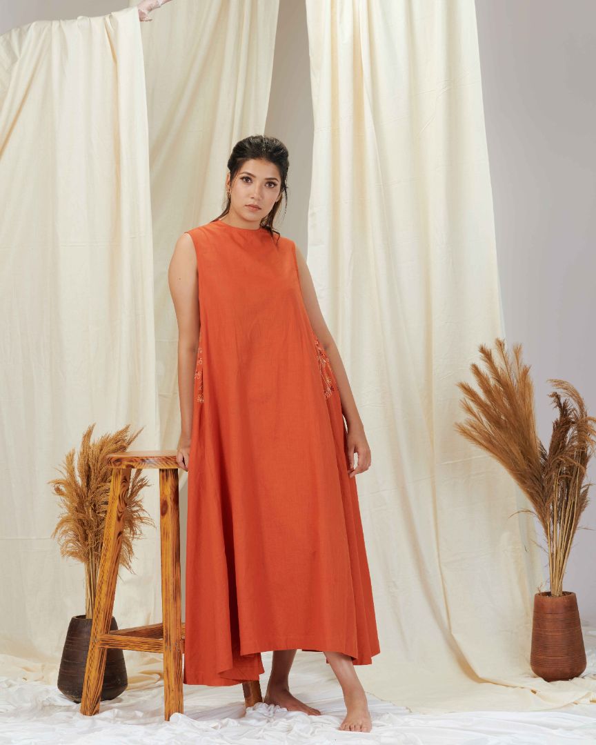 LINEN DRESS IN BURNT ORANGE SHADE